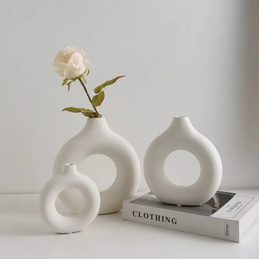 Donut-Shaped Plastic Vase – Modern Circle Flower Pot for Stylish Home Décor